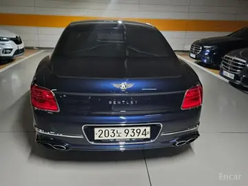 2022 Bentley Flying Spur с пробегом 32 300 км