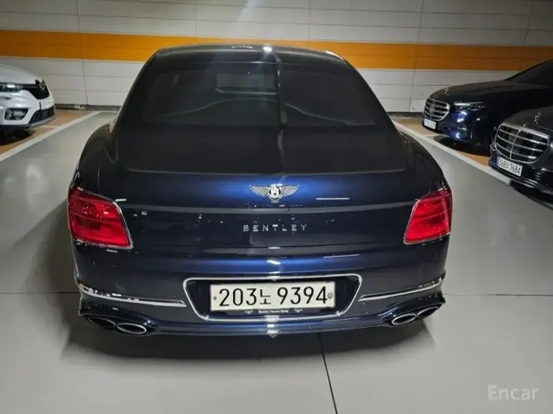 2022 Bentley Flying Spur с пробегом 32 300 км