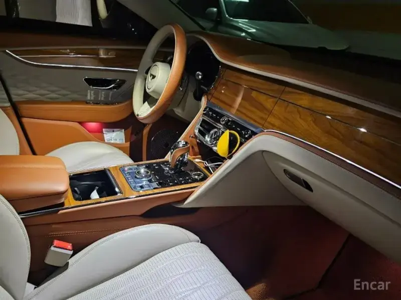 2022 Bentley Flying Spur с пробегом 32 300 км