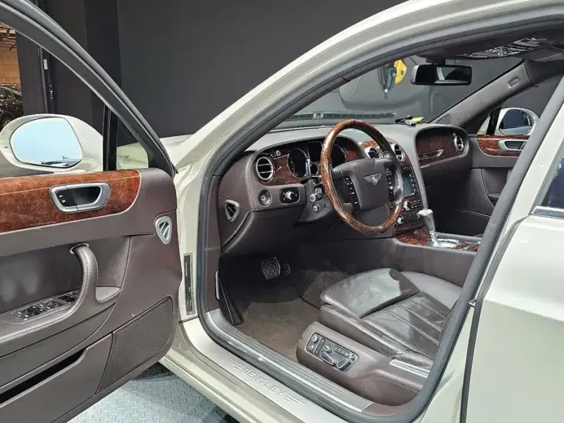 2011 Bentley Flying Spur с пробегом 83 668 км