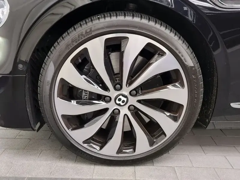 2023 Bentley Flying Spur с пробегом 16 292 км