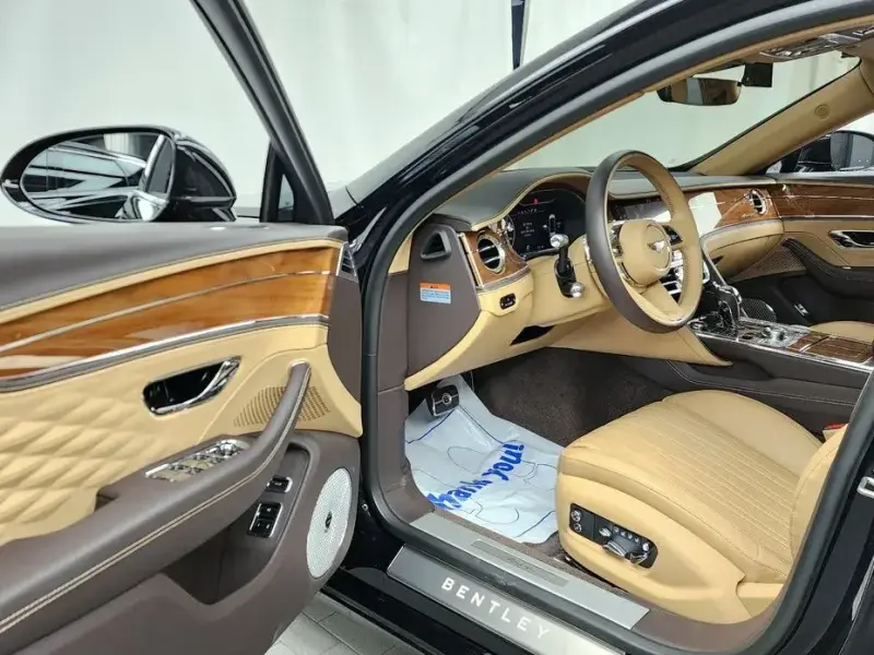 2023 Bentley Flying Spur с пробегом 16 292 км