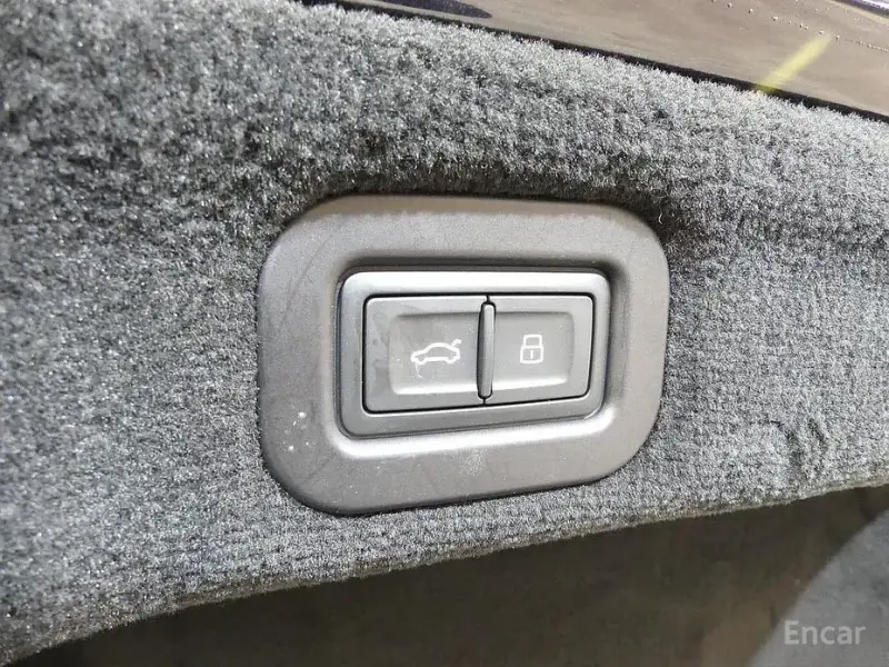 2023 Bentley Flying Spur с пробегом 33 900 км