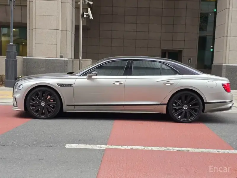 2025 Bentley Flying Spur с пробегом 2 200 км