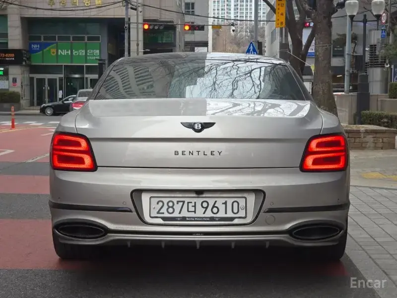 2025 Bentley Flying Spur с пробегом 2 200 км