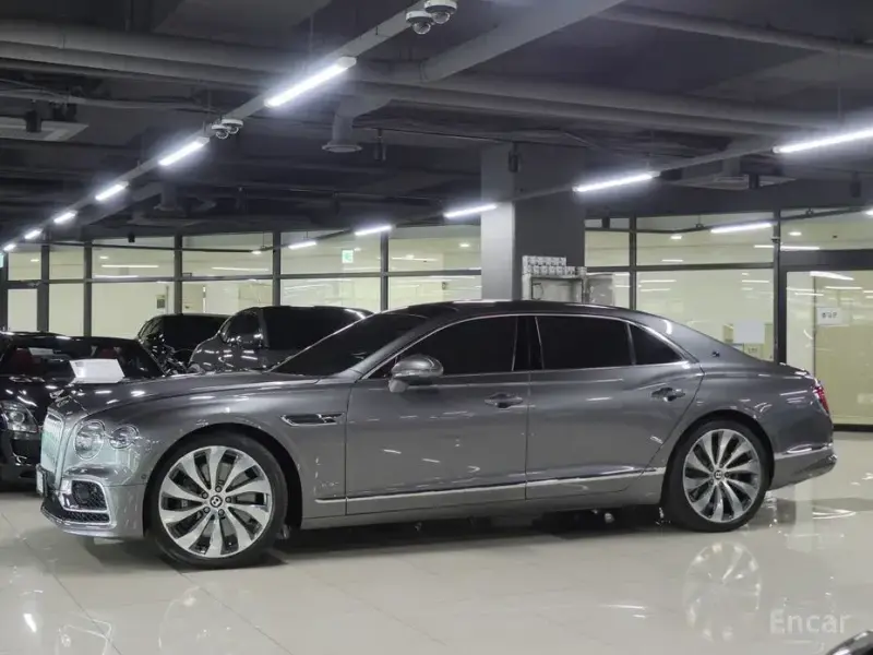 2020 Bentley Flying Spur с пробегом 18 500 км