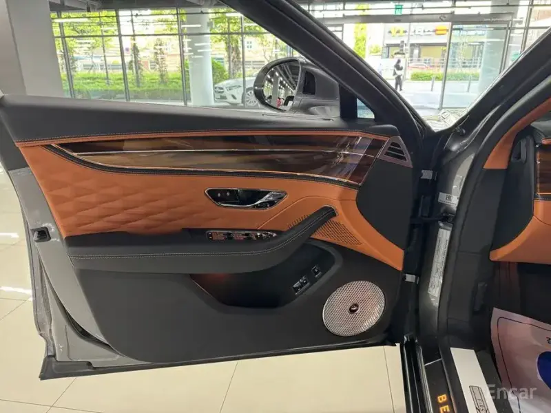 2020 Bentley Flying Spur с пробегом 18 500 км