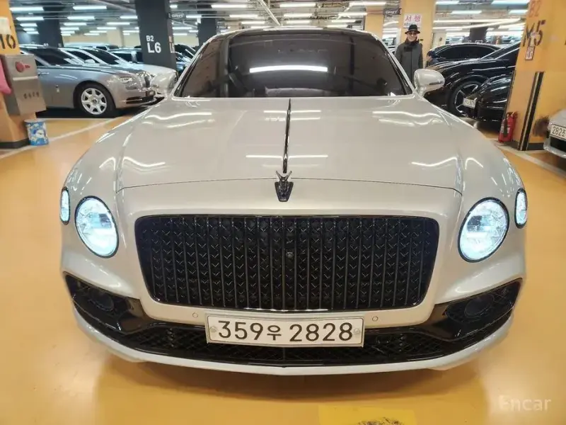 2021 Bentley Flying Spur с пробегом 44 000 км