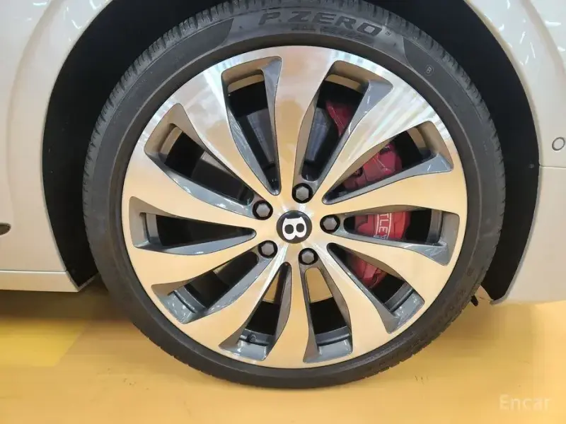 2021 Bentley Flying Spur с пробегом 44 000 км