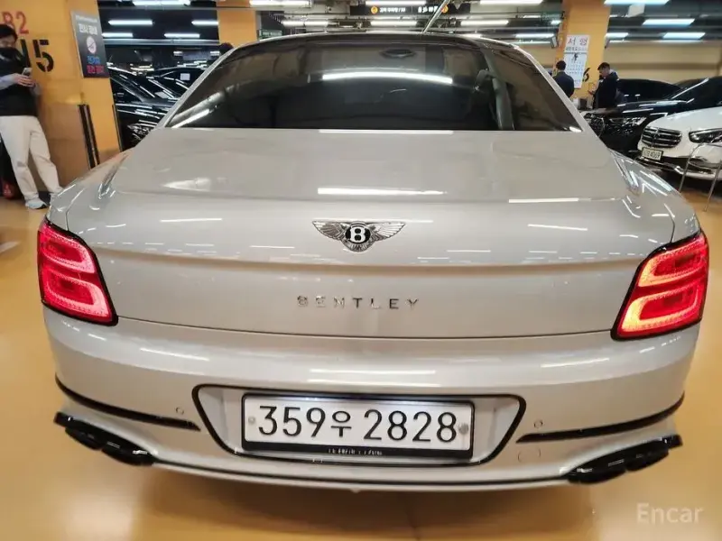 2021 Bentley Flying Spur с пробегом 44 000 км