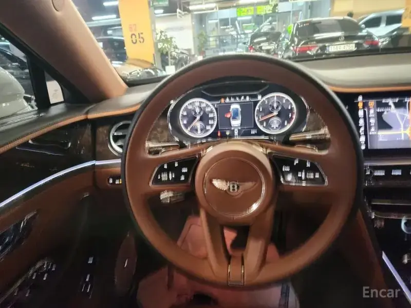 2021 Bentley Flying Spur с пробегом 44 000 км
