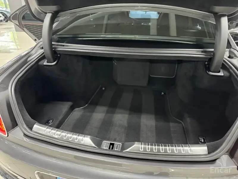 2020 Bentley Flying Spur с пробегом 18 500 км
