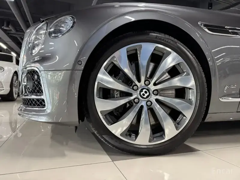 2020 Bentley Flying Spur с пробегом 18 500 км
