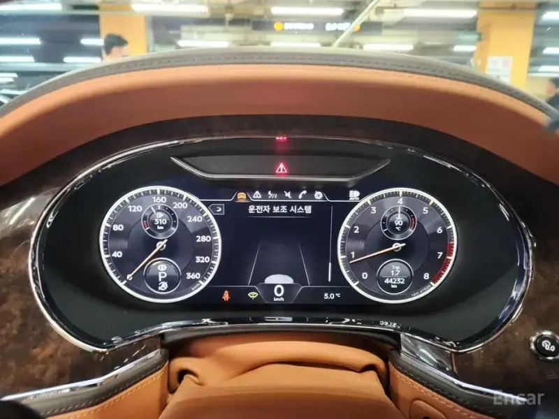 2021 Bentley Flying Spur с пробегом 44 000 км