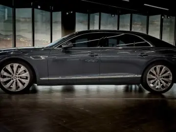 2021 Bentley Flying Spur с пробегом 14 000 км