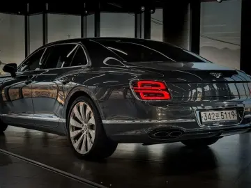 2021 Bentley Flying Spur с пробегом 14 000 км