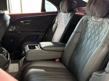 2021 Bentley Flying Spur с пробегом 14 000 км