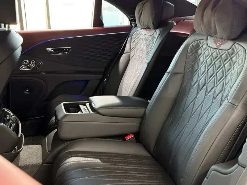 2021 Bentley Flying Spur с пробегом 14 000 км