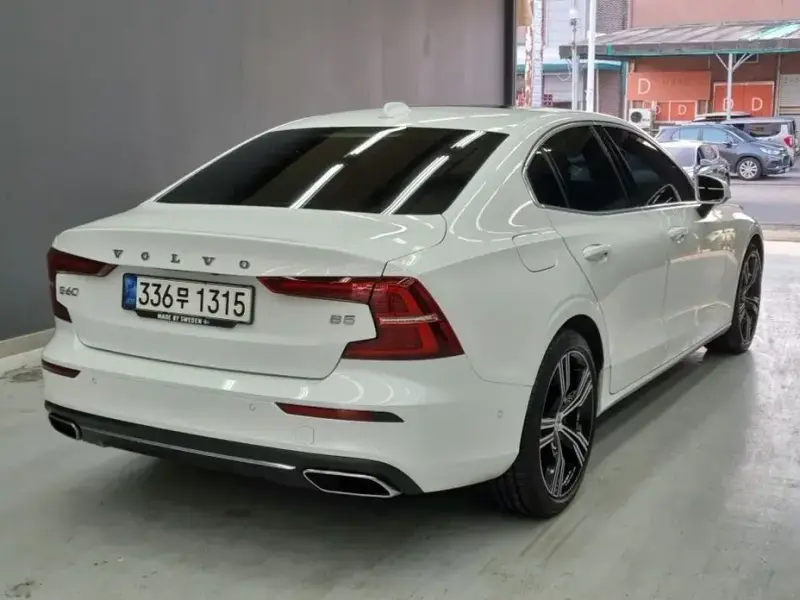 2021 Volvo S60 с пробегом 93 000 км