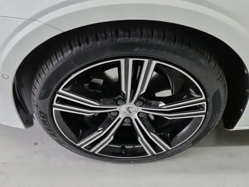 2021 Volvo S60 с пробегом 93 000 км