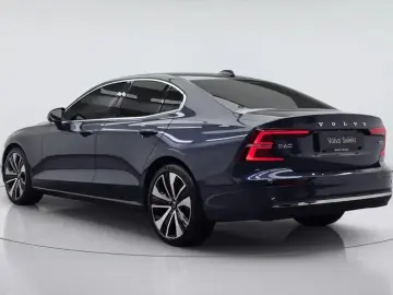 2023 Volvo S60 с пробегом 16 069 км