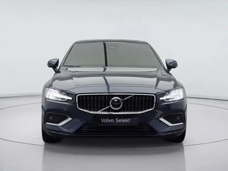 2023 Volvo S60 с пробегом 16 069 км