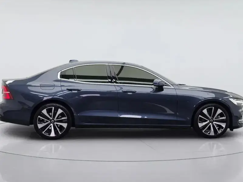2023 Volvo S60 с пробегом 16 069 км