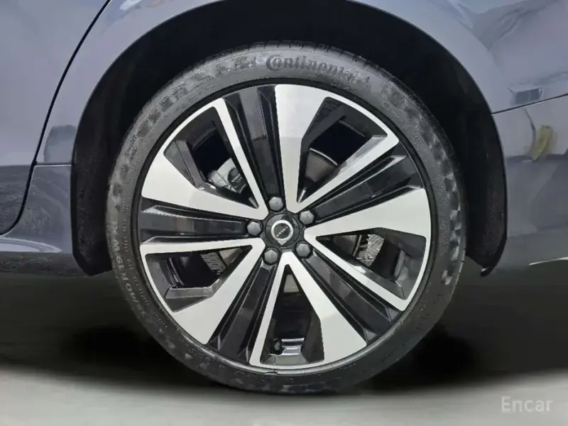 2023 Volvo S60 с пробегом 16 069 км