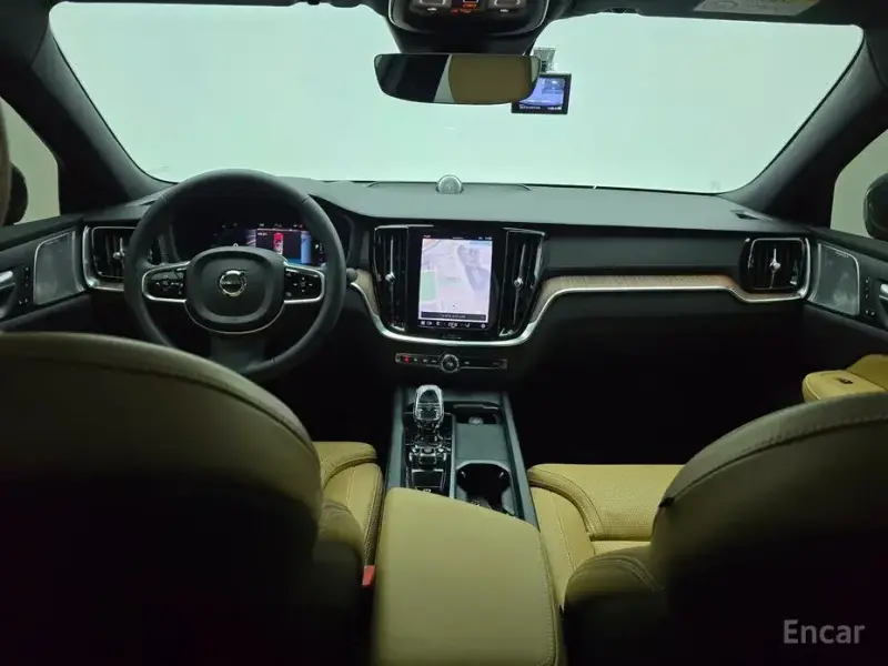 2023 Volvo S60 с пробегом 16 069 км