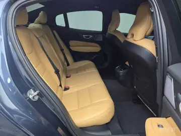 2023 Volvo S60 с пробегом 16 069 км