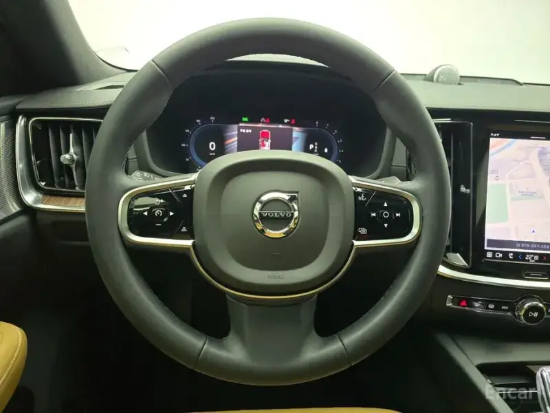 2023 Volvo S60 с пробегом 16 069 км