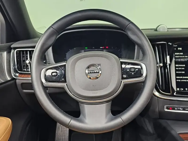 2024 Volvo S60 с пробегом 12 356 км