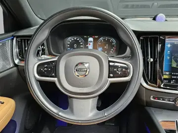 2022 Volvo S60 с пробегом 52 358 км