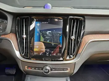 2022 Volvo S60 с пробегом 52 358 км