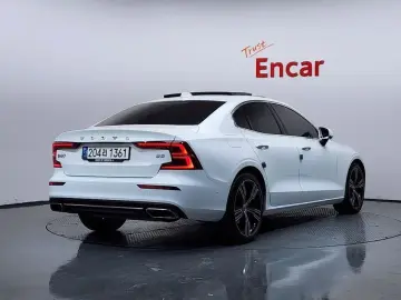 2021 Volvo S60 с пробегом 62 998 км