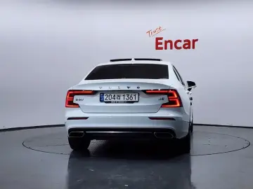 2021 Volvo S60 с пробегом 62 998 км