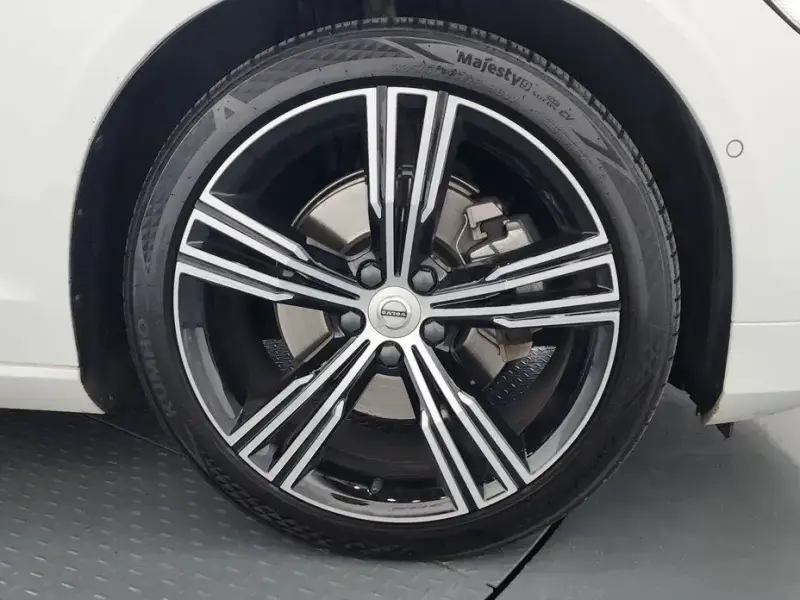 2021 Volvo S60 с пробегом 62 998 км