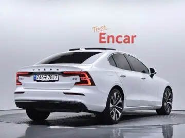 2023 Volvo S60 с пробегом 35 949 км
