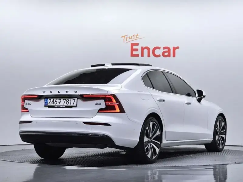 2023 Volvo S60 с пробегом 35 949 км