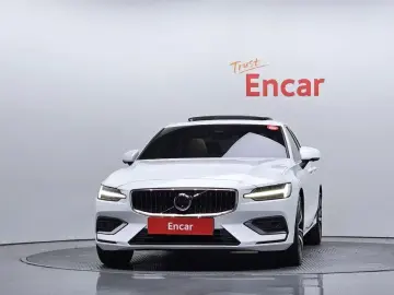 2023 Volvo S60 с пробегом 35 949 км