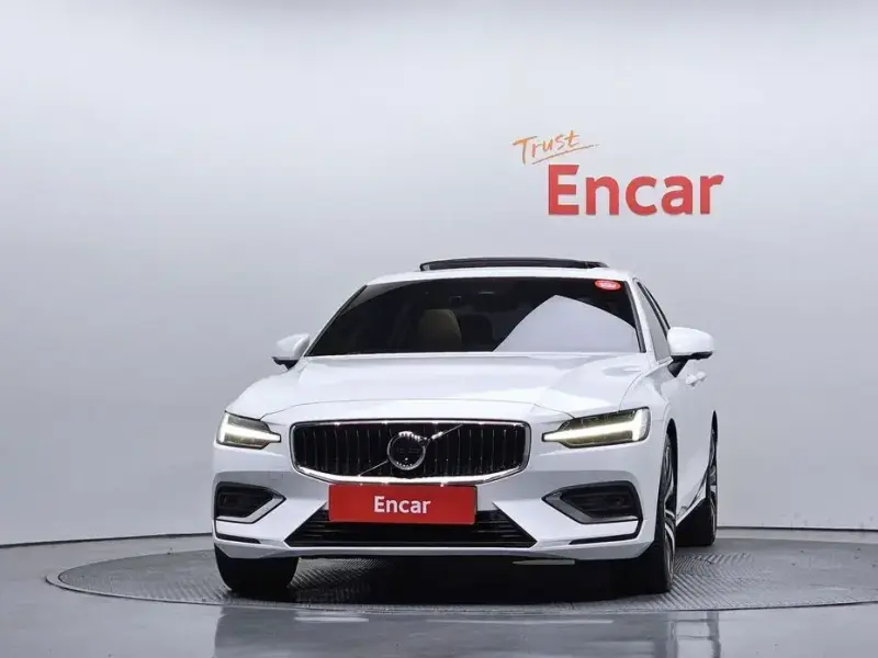 2023 Volvo S60 с пробегом 35 949 км