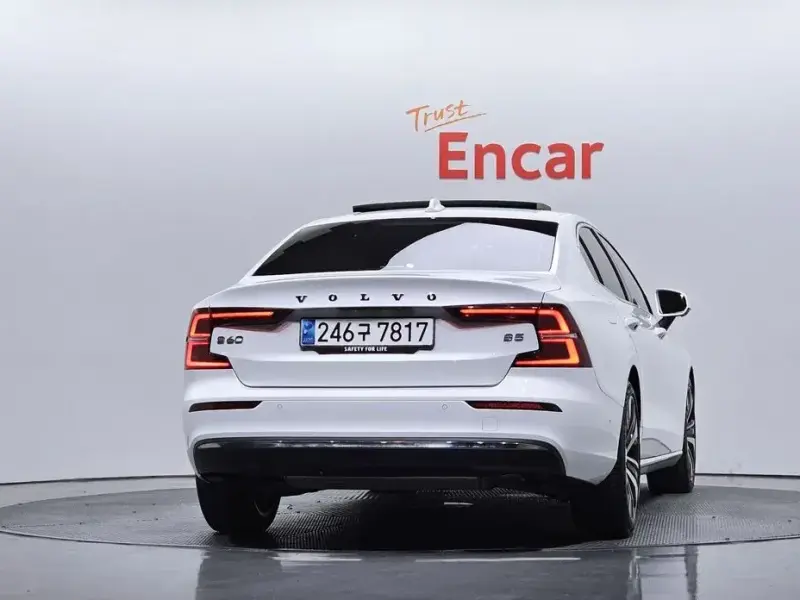 2023 Volvo S60 с пробегом 35 949 км