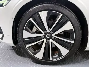 2023 Volvo S60 с пробегом 35 949 км