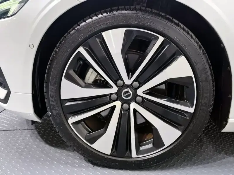 2023 Volvo S60 с пробегом 35 949 км