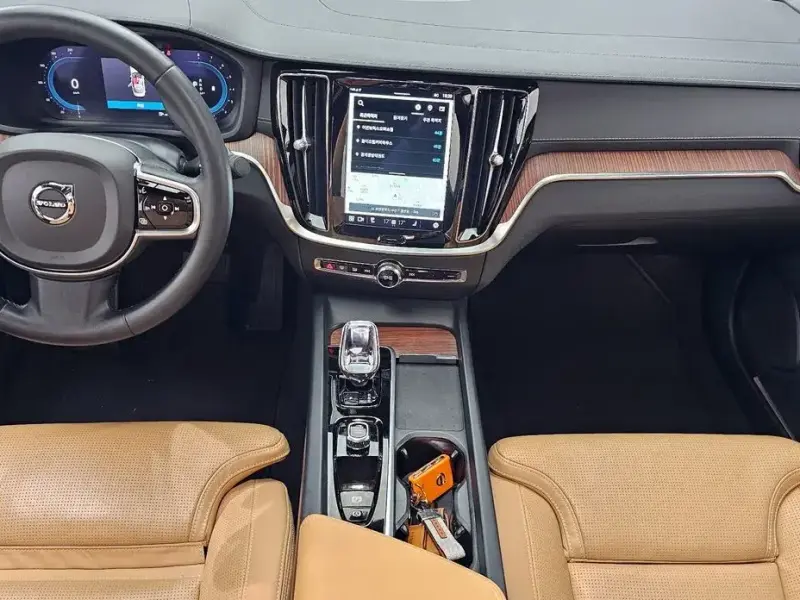 2023 Volvo S60 с пробегом 35 949 км