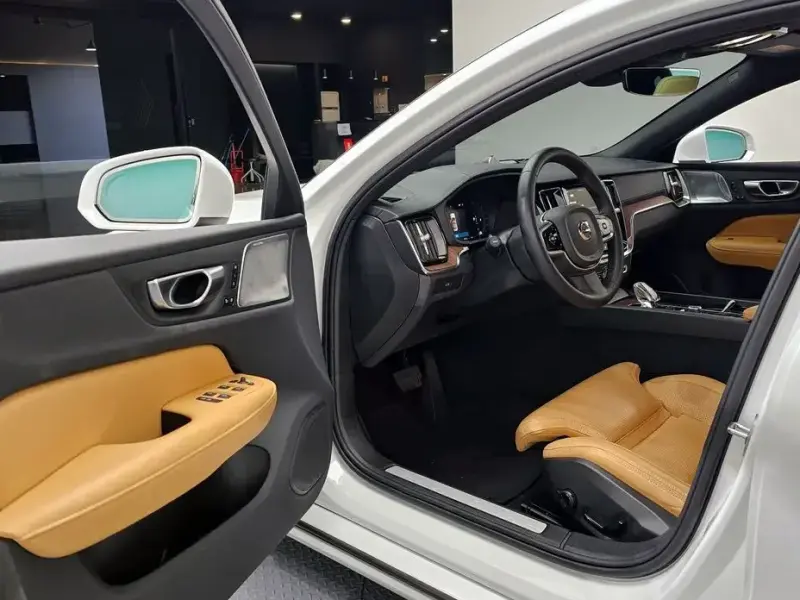 2023 Volvo S60 с пробегом 35 949 км