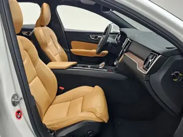 2023 Volvo S60 с пробегом 35 949 км