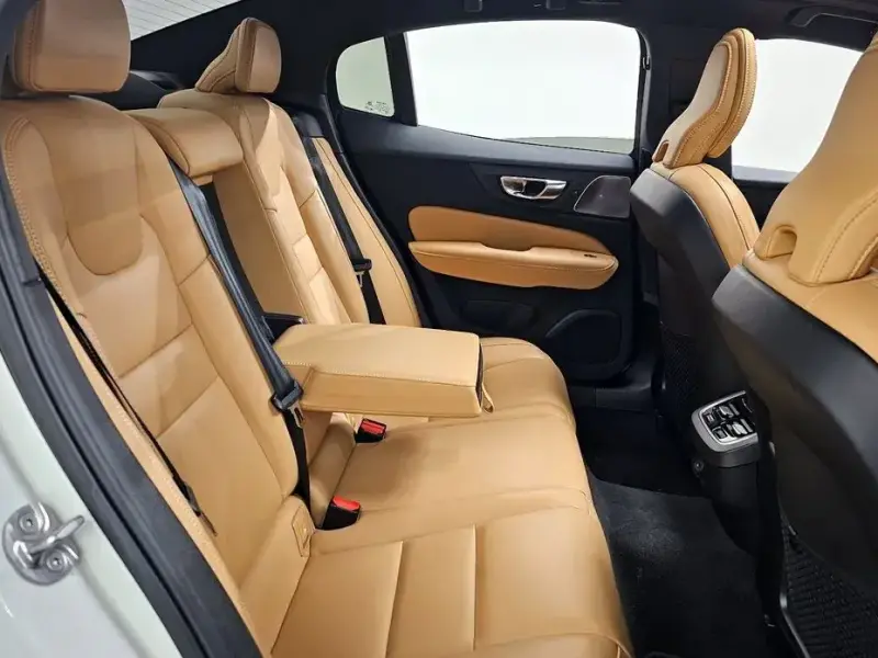 2023 Volvo S60 с пробегом 35 949 км