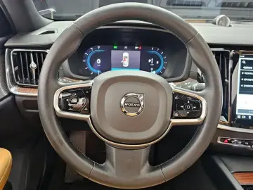 2023 Volvo S60 с пробегом 35 949 км