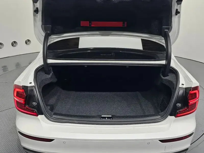 2023 Volvo S60 с пробегом 35 949 км